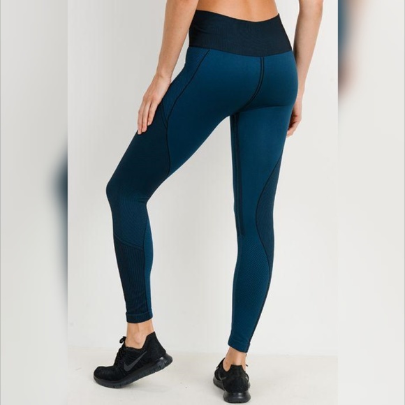 Highwaist Multi-Patterned Seamless Leggings - Picture 4 of 7